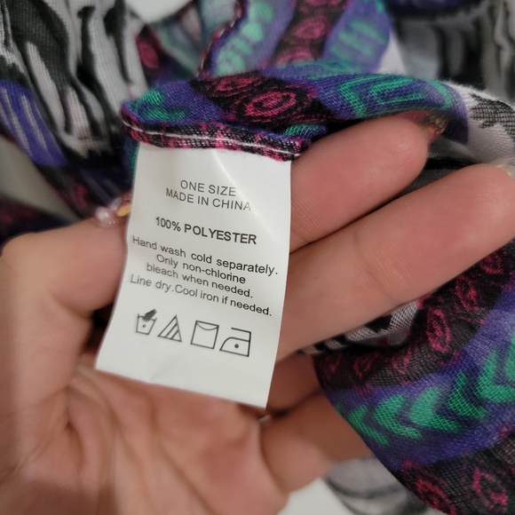 Giraffe Print Infinity Scarf - Picture 2 of 4